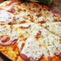 キャンプで美味しいピザを作りたい！窯がなくても作れる簡単ピザレシピ5選