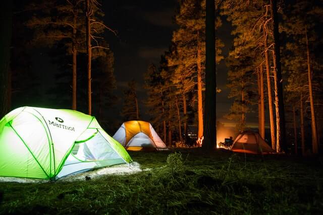 キャンプ初心者必見 夜のマナーとおすすめの過ごし方 Campifyマガジン