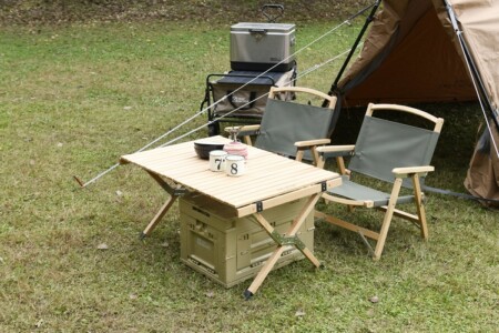 木製テーブルキャンプ