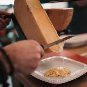 アウトドアでも簡単に楽しめる！おすすめのラクレット5選&レシピ10選