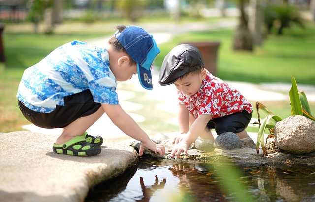 人々-小さな男の子-公園