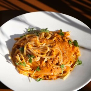 キャンプのパスタ料理大全！「水漬けパスタ」やおすすめのアイテム、レシピを紹介